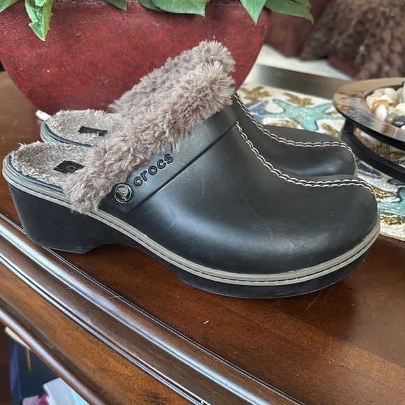 CROCS Cobbler Eva Clogs Black w/ Walnut Faux Fur Lining Slip On Casual Shoes - Picture 10 of 16